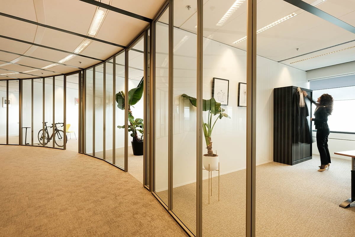 Ronde organische lijnen in kantoor LVH