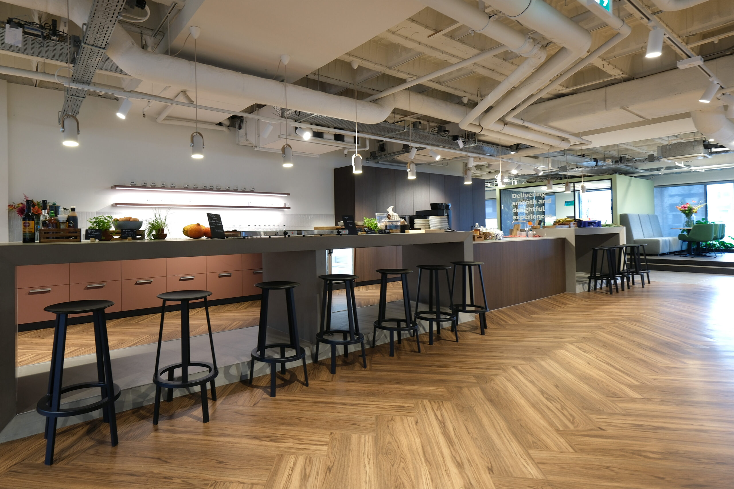 bar eiland voor lunch in modern kantoor